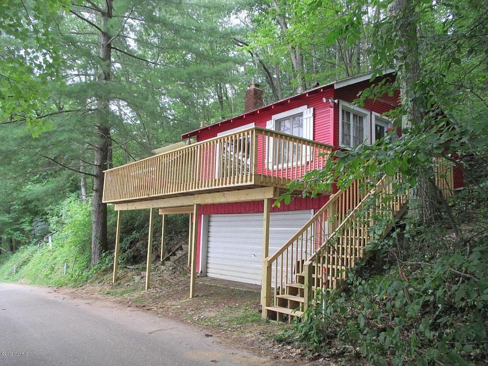 1st image of 230 W Pickeral Lake Dr