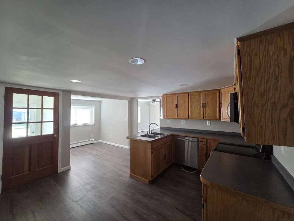 4 bed, 2.5 bath, 1745 sqft, $2,500 — Photo 4