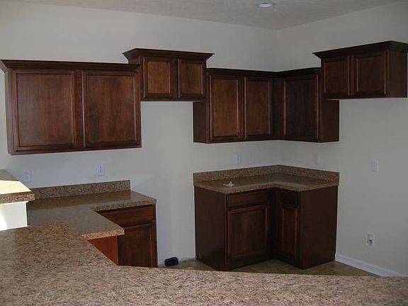 Kitchen w/ all appliances