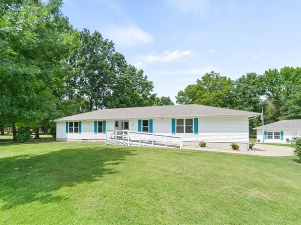 609 Main St, East Lynne, MO 64743