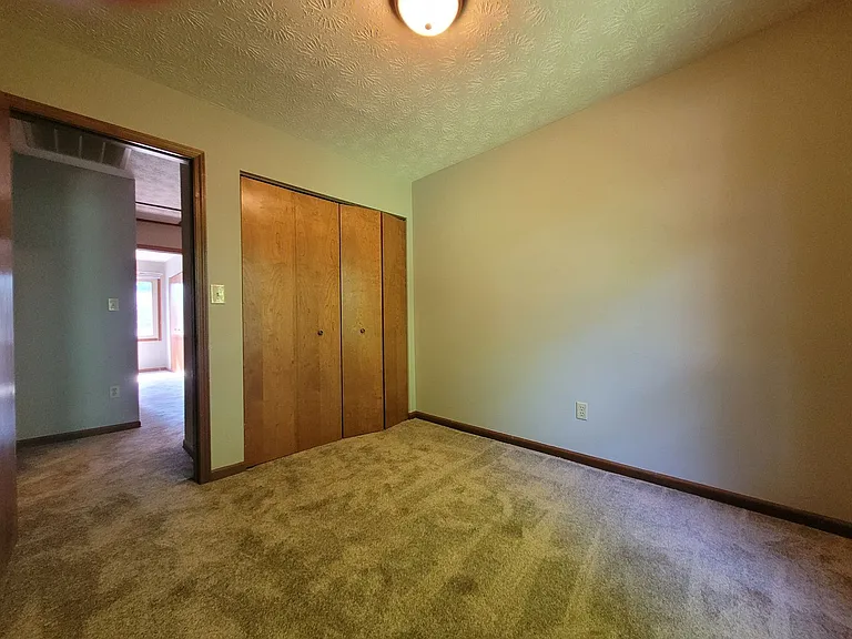 4333 Frontenac Dr — Photo 15