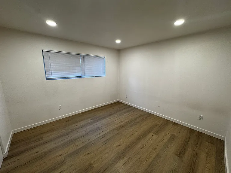 551 S Cloverdale St #1 — Photo 6