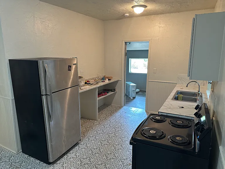 404 E Oak St — Photo 21
