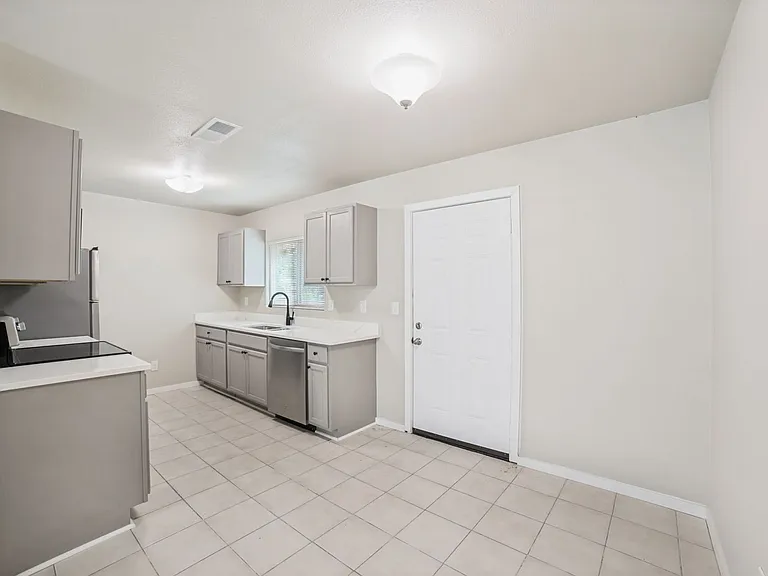 10506 Bounty Dr — Photo 8