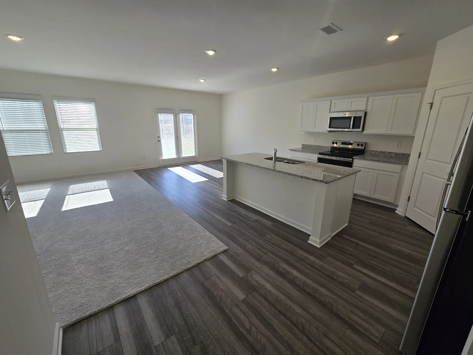 5 bed, 2722 sqft, $2,300 — Photo 3