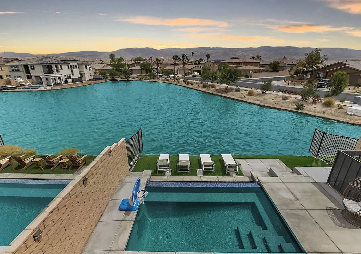Private Lakeside Family Villa! Pool/Spa/Game tables — Photo 3