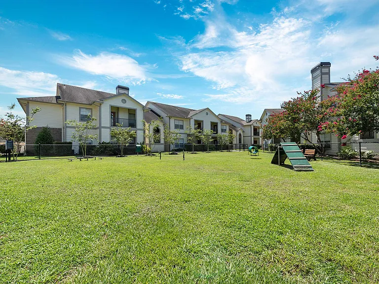 Crescent at Country Club — Photo 30