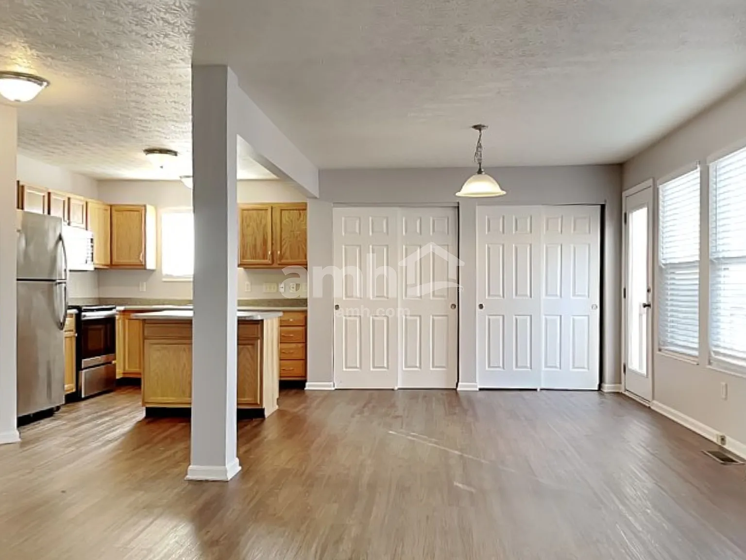3 bed, 2.5 bath, 1582 sqft, $2,265 — Photo 4