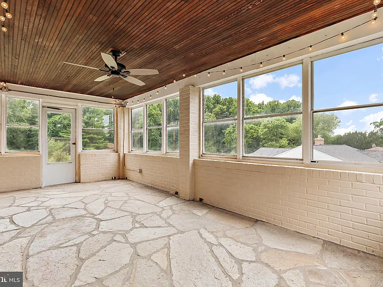 9223 Old Court Rd — Photo 18