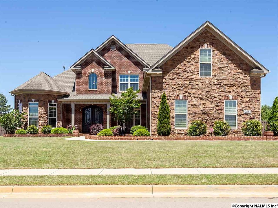 1st image of 228 Legendwood Dr