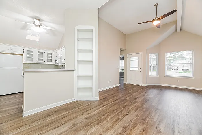 3 bed, 2.0 bath, 1067 sqft, $1,945 — Photo 4