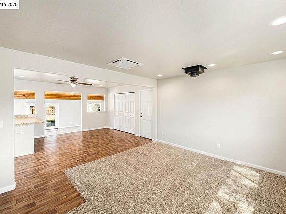3rd image of 704-425 Bangham Ln