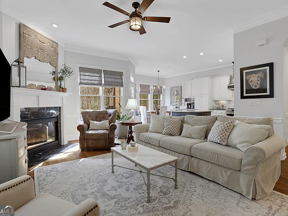 2nd image of 2555 Milford Ln