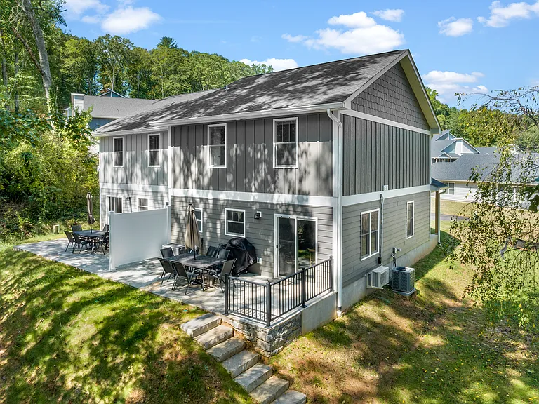 405 Little Sycamore Ln — Photo 20
