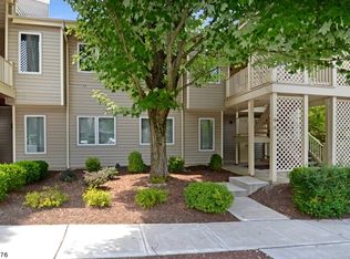 15 Augusta Dr, Annandale, NJ 08801