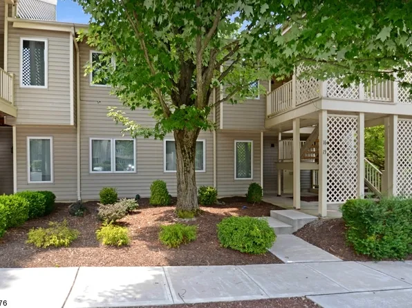 15 Augusta Dr, Clinton Twp., NJ 08801