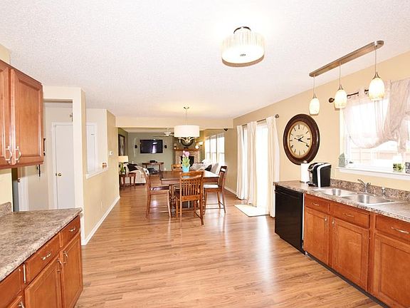 3rd image of 14233 Country Breeze Ln