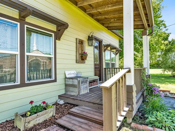 220 E Holley St, Alba, TX 75410