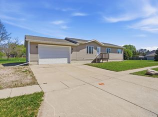 120 E Center Ave, Lennox, SD 57039