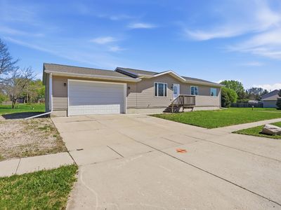 120 E Center Ave, Lennox, SD, 57039