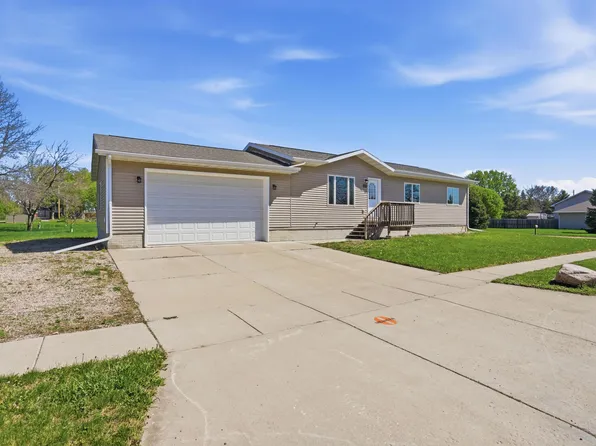 120 E Center Ave, Lennox, SD 57039