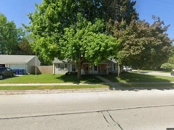 418-420 Washington St, Grafton, WI 53024