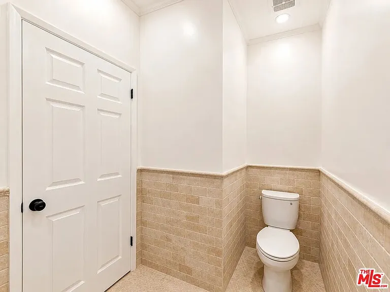 1111 21st St #1 — Photo 12