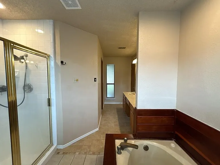 2412 Amber Hill Ln — Photo 22