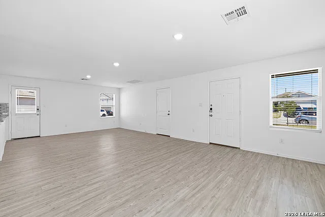 3 bed, 2.0 bath, 1450 sqft, $1,600 — Photo 4