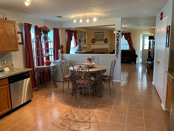 5th image of 718 Danbury Park Ln