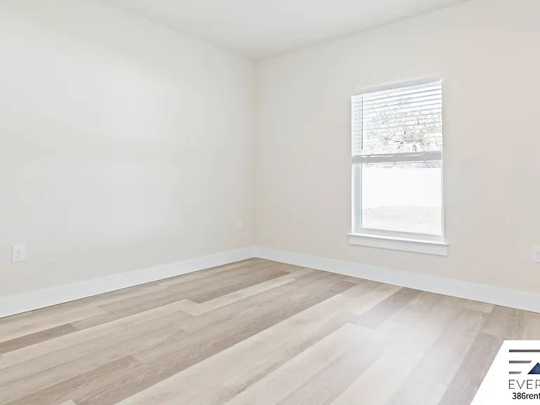 71 Point Of Woods Dr — Photo 26