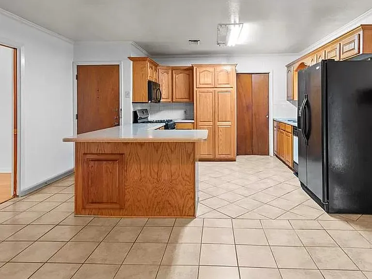 4613 Alton St — Photo 3