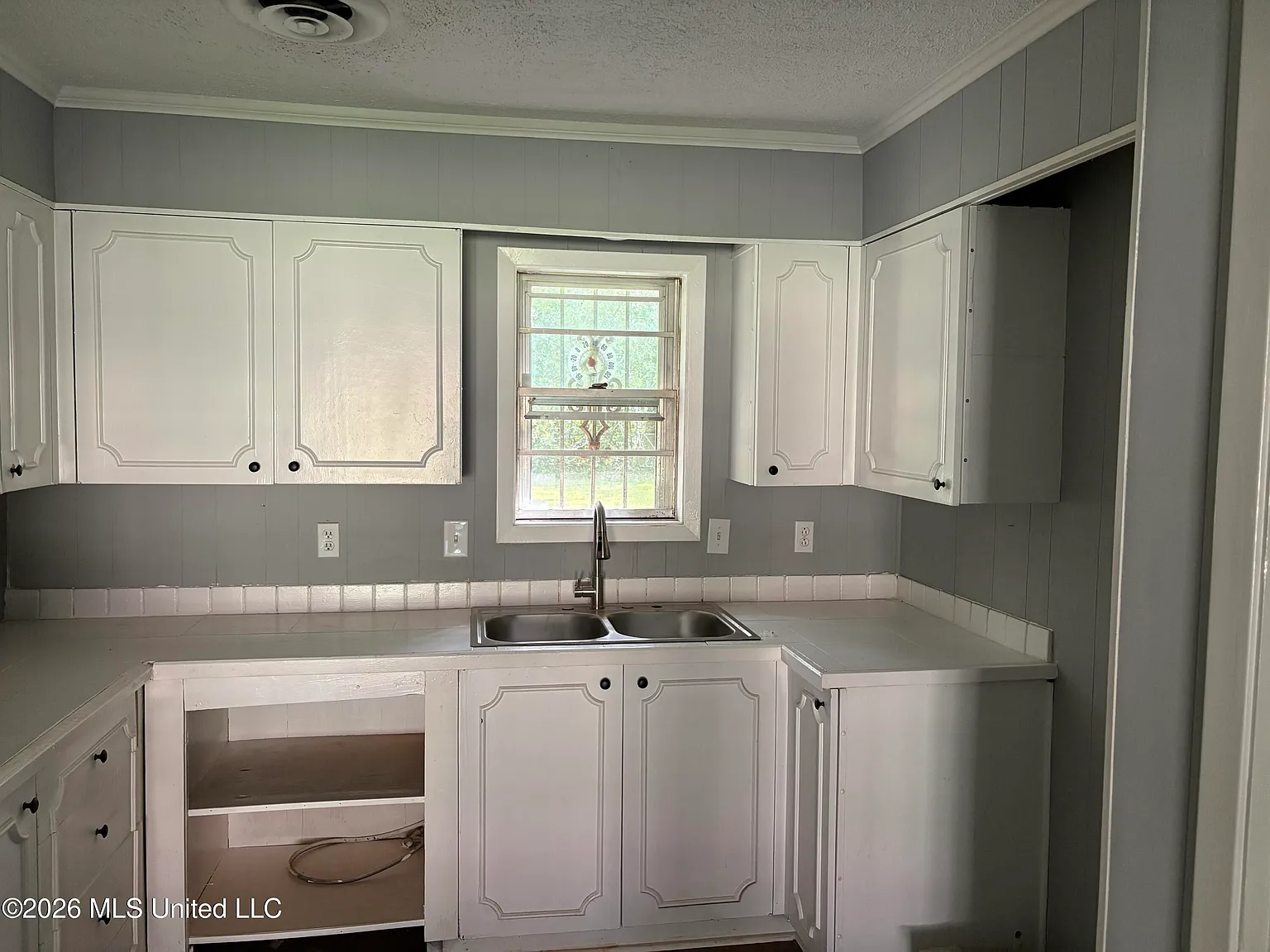 4 bed, 2.0 bath, 1948 sqft, $1,600 — Photo 4