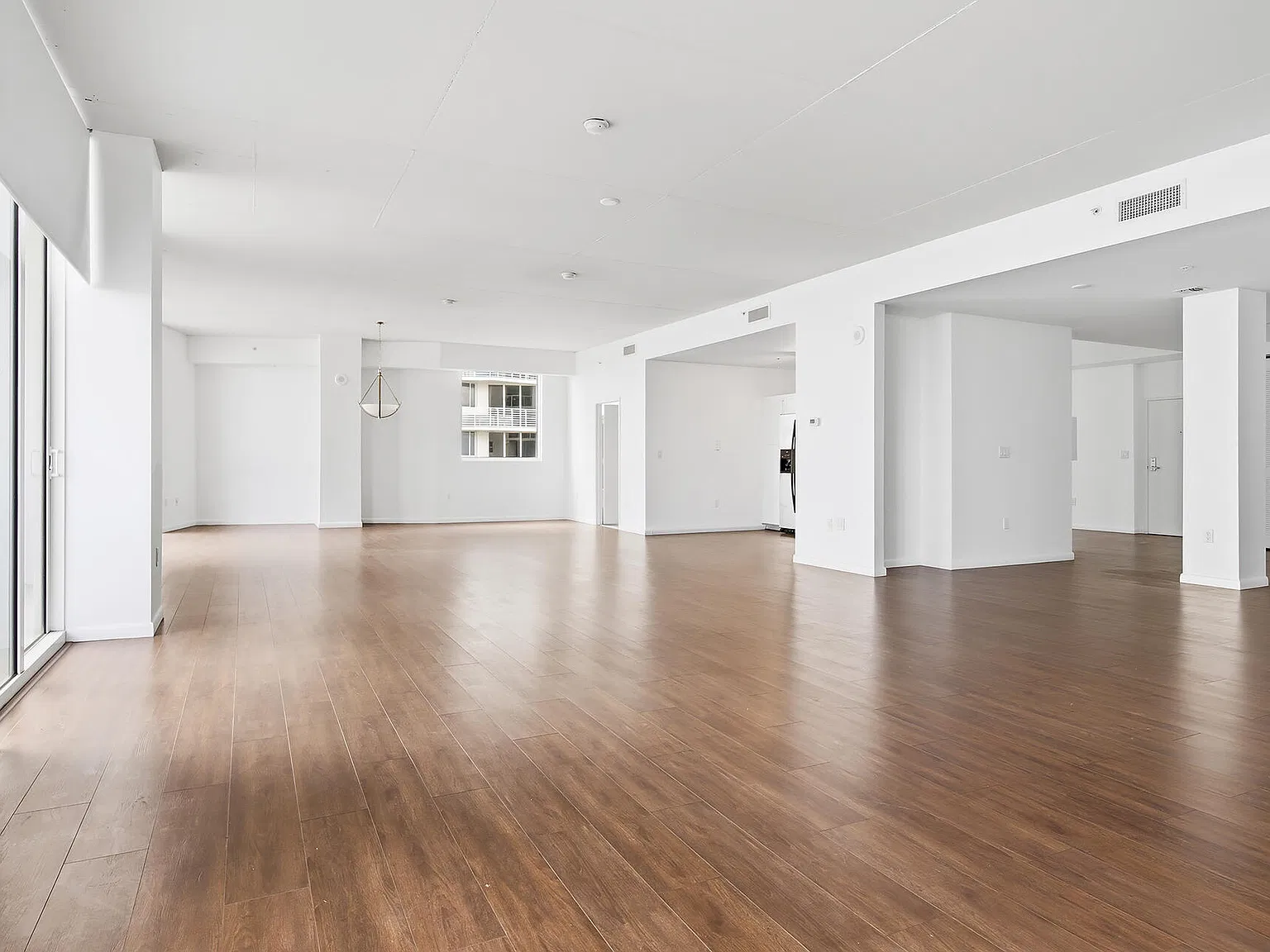 2 bed, 3.0 bath, 2396 sqft, $7,500 — Photo 3