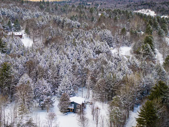 565 Moulton Ln, Stowe, VT 05672