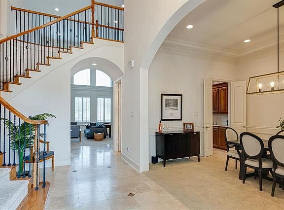 3rd image of 603 Hays Dr