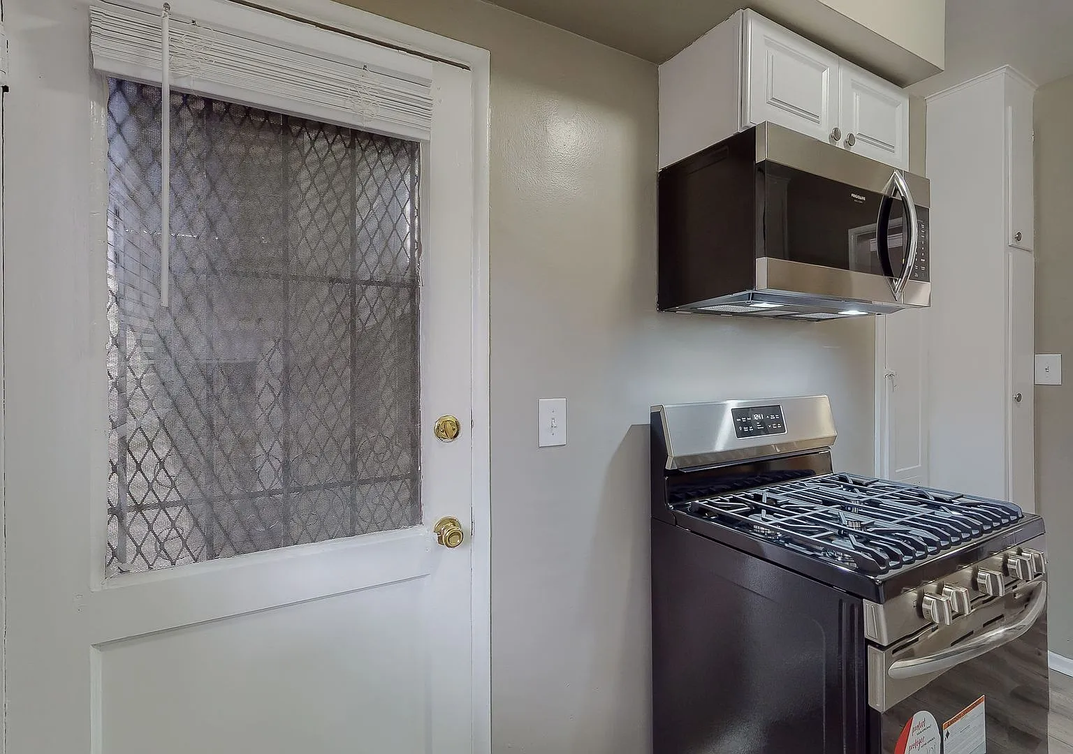 1818 N Kingsley Drive — Photo 1