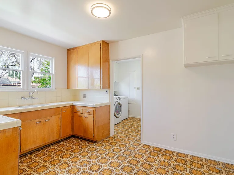 4950 Newcastle Ave — Photo 22