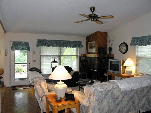 4th image of 116B Heathstone Ct
