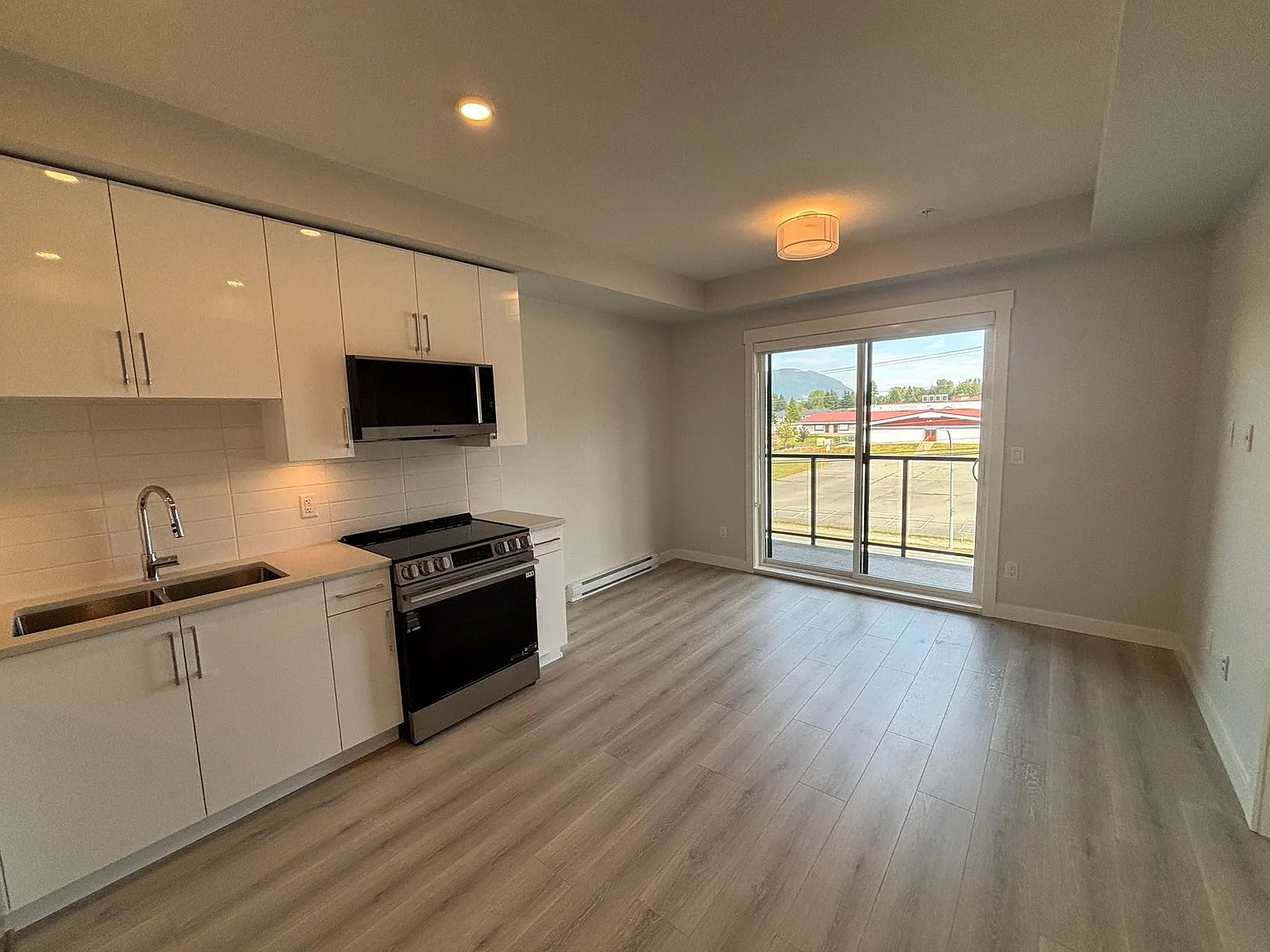 8423 Cedar St — Photo 2