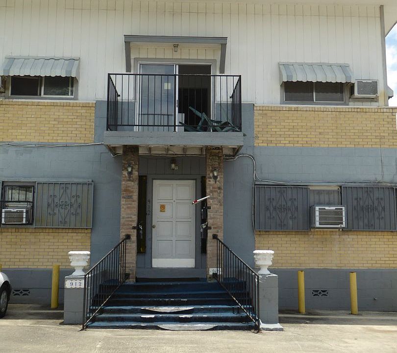 1st image of 912 W Russell Pl #4