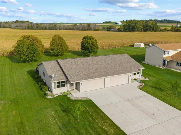 418 Prairie Ln #420, Luxemburg, WI 54217
