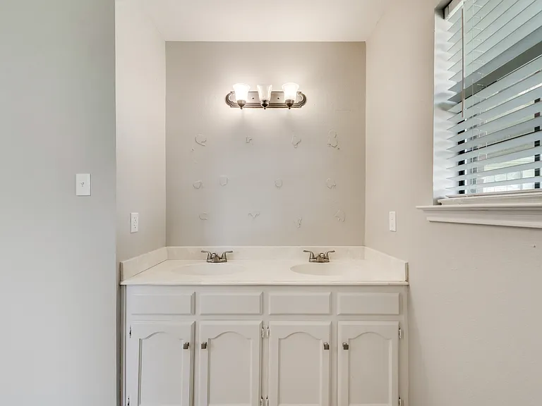 406 Dogwood Trl — Photo 17