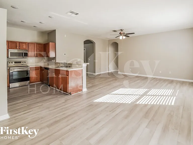 722 Parsons Pointe St — Photo 4