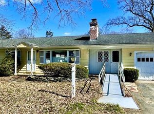 17 Vincent Dr, West Springfield, MA 01089