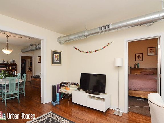 3rd image of 3520 N Lincoln Ave Frnt 2