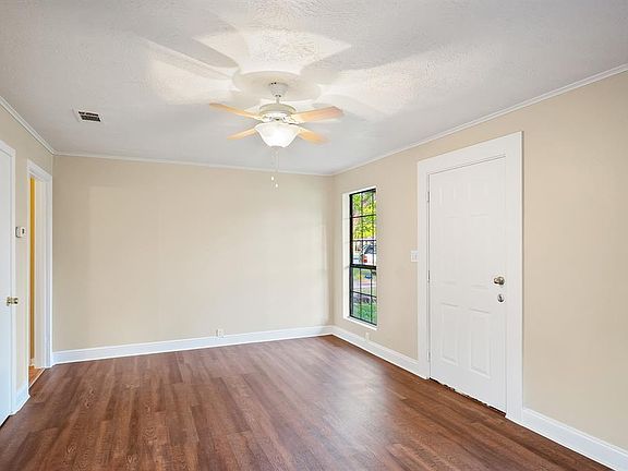 3rd image of 3270 Oakwood Lane