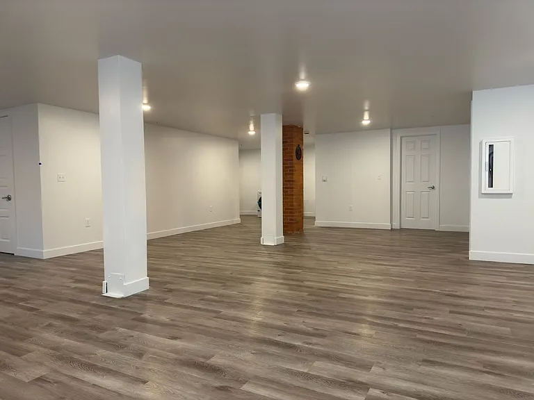186 N Holly St — Photo 4