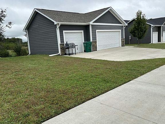 2nd image of 2920 Prairieside Pl