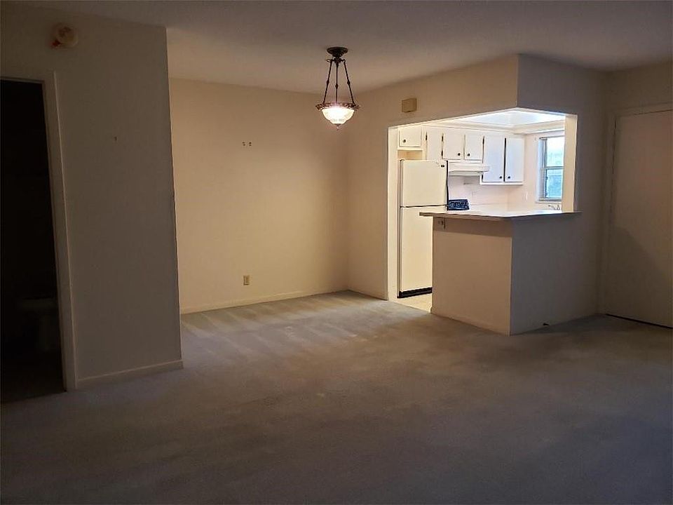 2nd image of 806 C SE C 7th Street #307 C